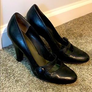Nine West Leather Mary Jane heels size 8
